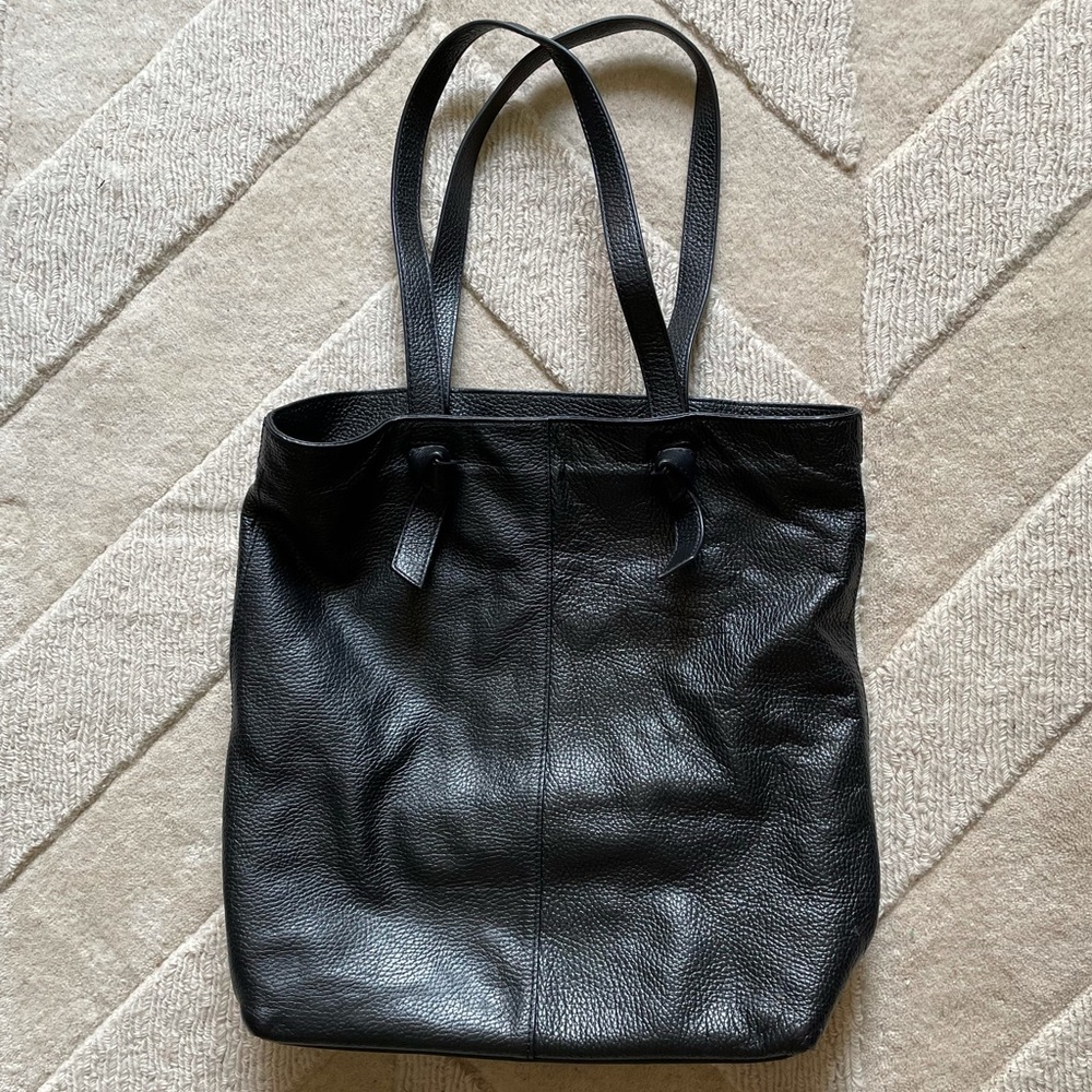 Banana Republic black pebbled handbag